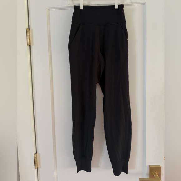 Lululemon Align Jogger in Black Size 2 LIKE NEW - Picture 3 of 3